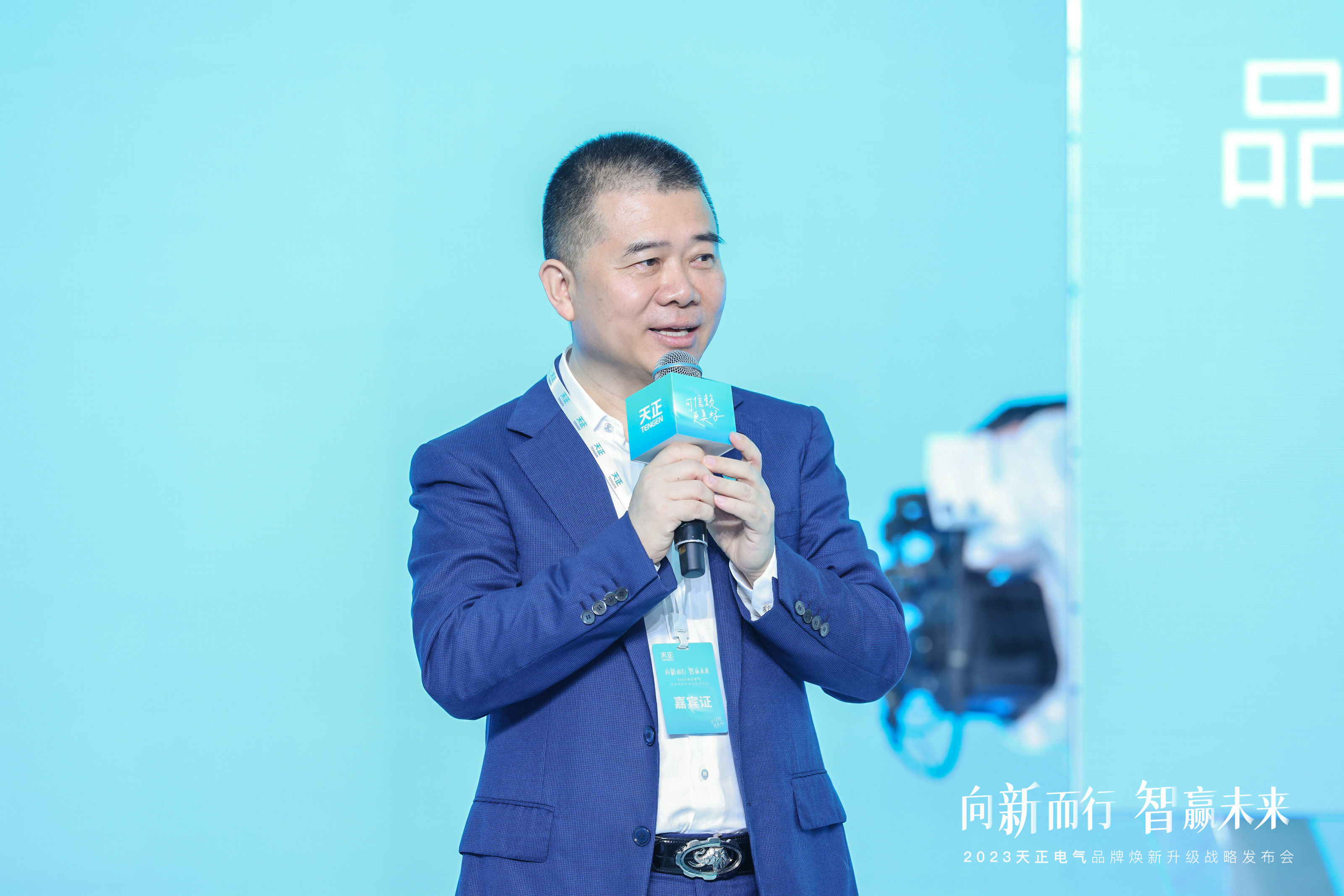 人民網專訪丨高天樂：麻花星空mv麻花星空mv高清完整品牌煥新 領航綠色能源新時代